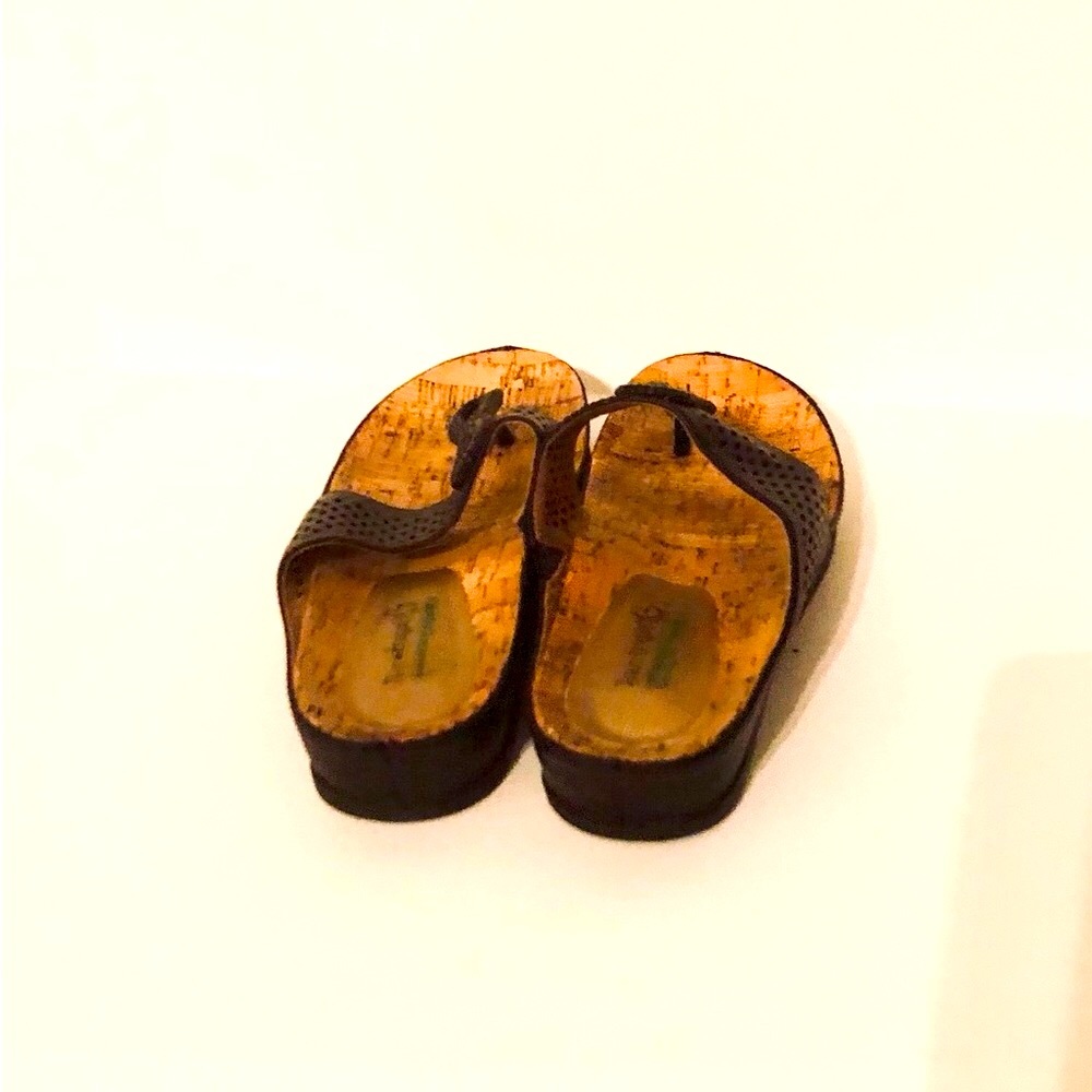 Bare Traps(Memory Foam) Size 10 Thong Sandals - image 5